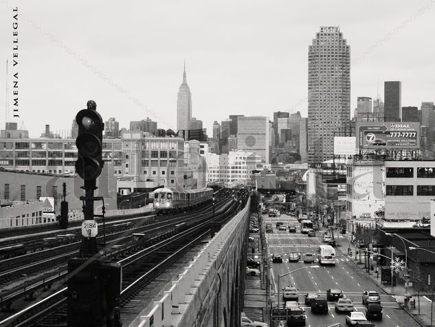 " Queens Boulevar 40 St Lowy  NY" Arquitectura e interiorismo Blanco y Negro (Digital)