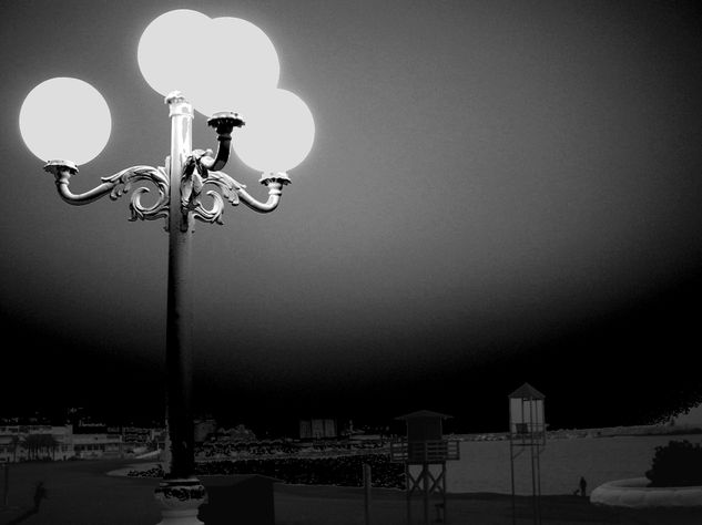 farol Conceptual/Abstracto Blanco y Negro (Digital)