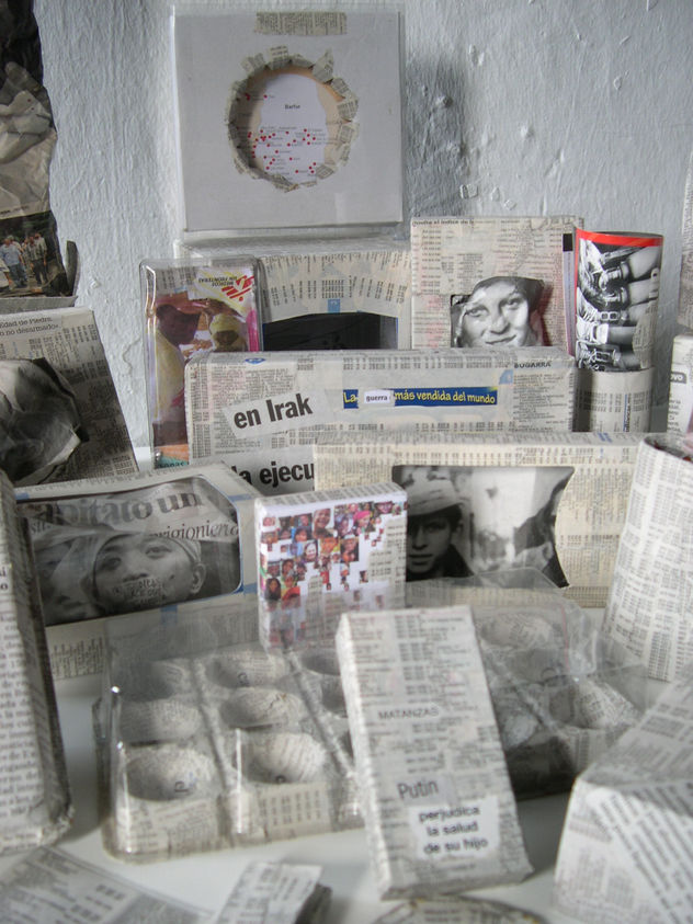 SOUVENIRS de GUERRA: Esculturas de papel o el Collage tridimensional