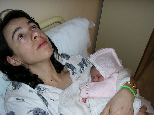 por fin tengo a mi hija en mis brazos