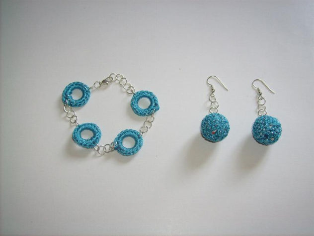 Aretes y Pulsera tejida a crochet