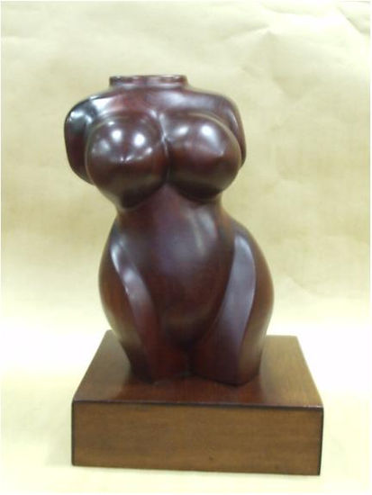 Citronela Wood Figurative