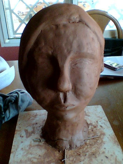 gloria voluntaria Pottery Figurative