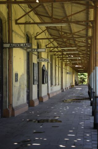 Train Station I Arquitectura e interiorismo Color (Digital)