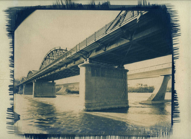 CIANOTIPO, PUENTE HIERRO EN PERSPECTIVA