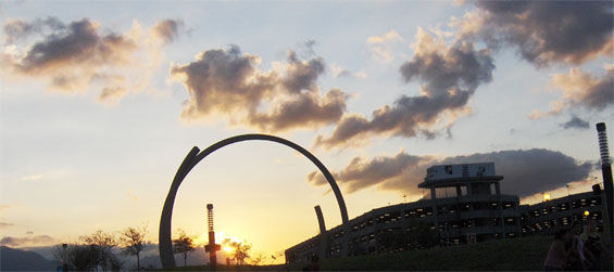 atardecer en parque fundidora