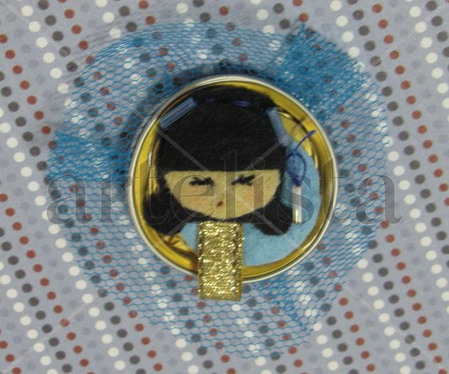 broche martuchi azul de aluminio y fieltro. serie japon fiesta