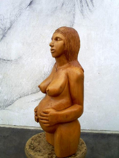 madre gestante Wood Figurative