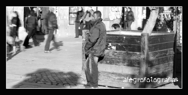 Parados en la ciudad 7 Otras temáticas Blanco y Negro (Digital)