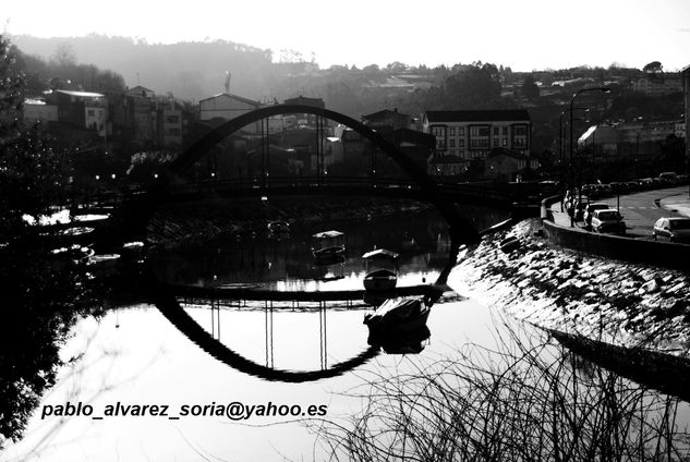 REFLEJOS DE UN PUENTE EN BETANZOS 