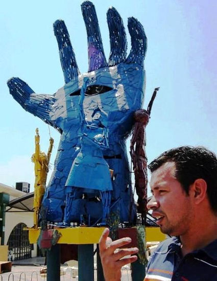 monumento a la hermandad, ESCULTURA HOMENAJE A LAS VICTIMAS DEL HURACAN MITCH, ARTE RECICLAJE, ARTE URBANO HONDURAS. INFOP Metal Figurativa