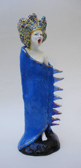 Cantora de Opera Pottery Figurative