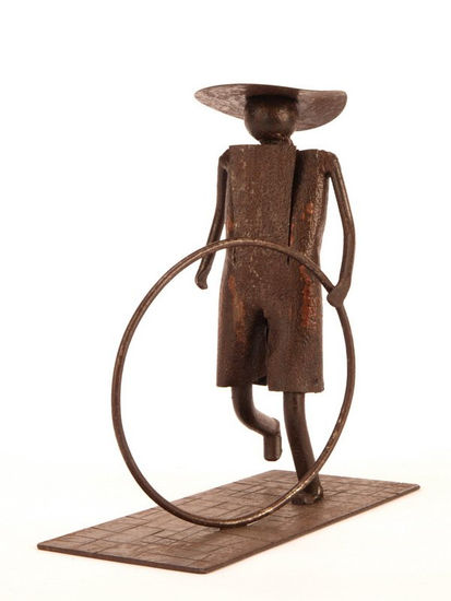 niño con aro Iron Figurative