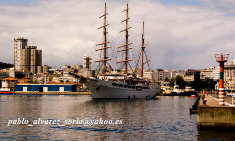 BARCOS Y BARCAS
