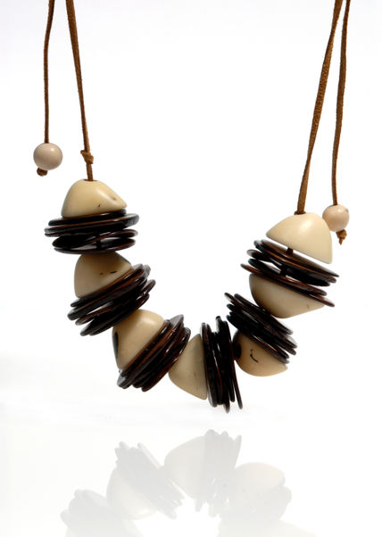 Collar Afrika blanco