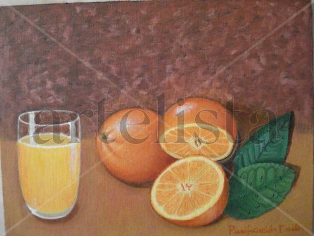 Vaso con zumo y naranjas