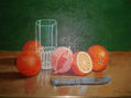 Vaso, naranjas y cuchillo