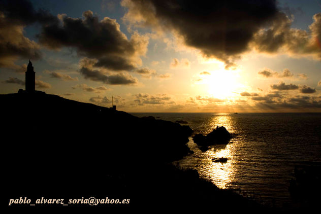 ANOCHECE EN LA TORRE DE HÉRCULES