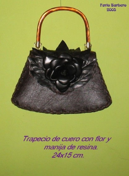 Cartera de cuero con Flor
