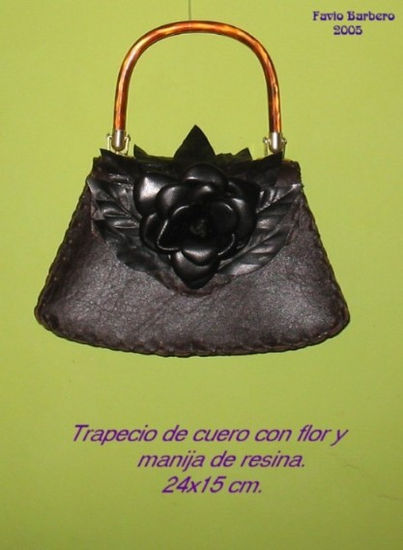 Cartera de cuero con Flor Leather Skin and leather