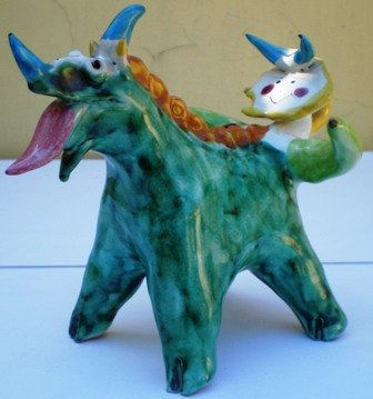 Animale fantastico,ceramica, autore Pio Mastrogiacomo 