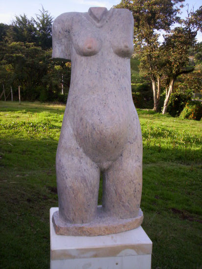 Maternidad Stone Figurative