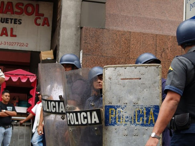 Policias Fotoperiodismo y documental Color (Digital)