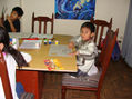 niños pintando