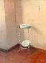 Interior con palanganero