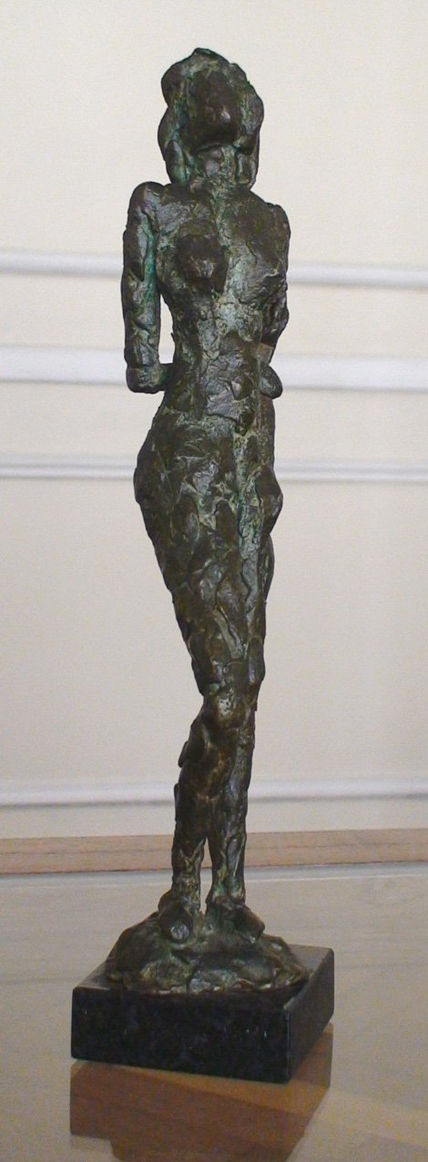 Mujer de pie