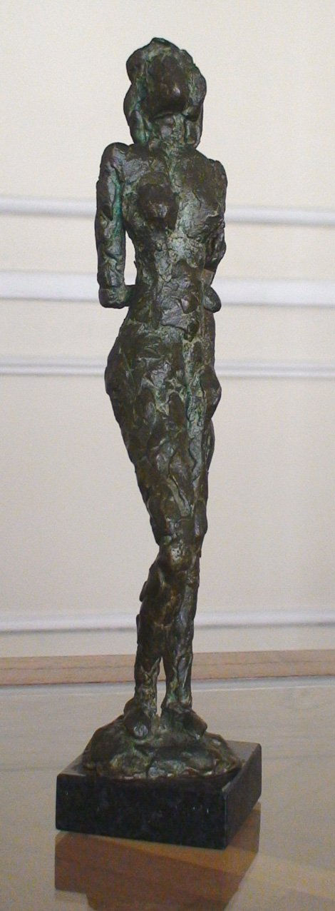 Mujer de pie