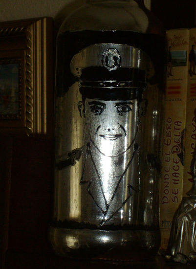 BOTELLA CON RETRATO(ISRAEL INFA. DE MARINA) 