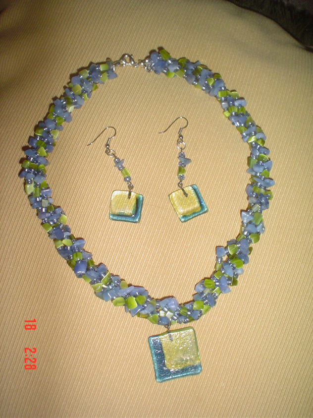Collar con placa de cristal