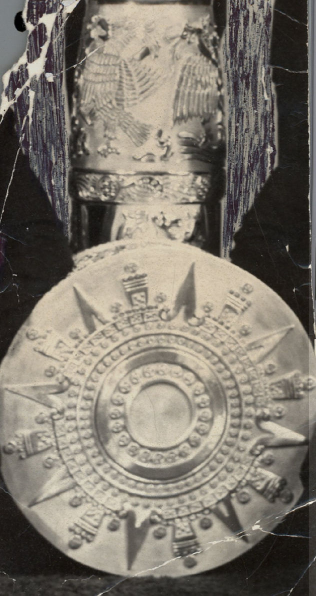 Piedra de Tizoc plata parada