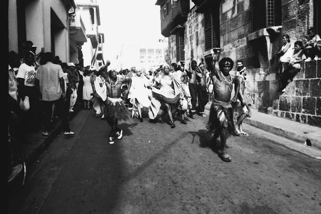 Bailarines  en  la calle Aguilera 