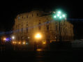 el beso frente al teatro