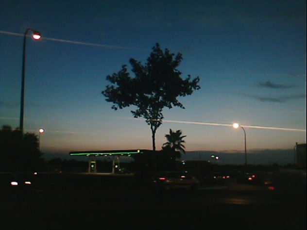 AMANECER EN LA GASOLINERA