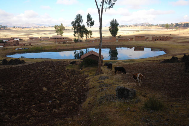 PAISAJE  - Alturas del pueblo de chincheros  ( CUSCO - PERU )