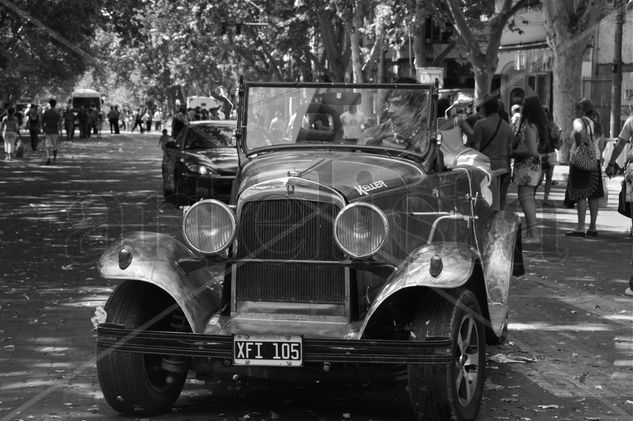 ‟Coche de epoca" Travel Black and White (Digital)