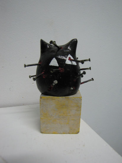 Gato Bipolar Hellraiser Pottery Figurative