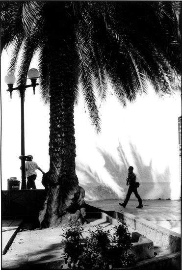 De la serie: "Apuntes de una Ciudad Invisible" Other Themes Black and White (Manual)