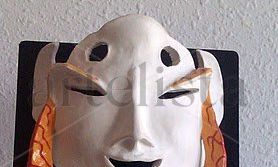 Máscaras sobre peanas