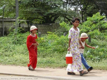 Niños Guajiros van...