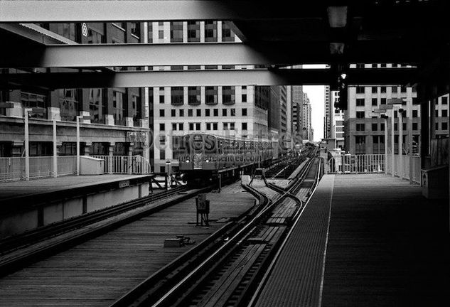 Soledad en la estación Architecture and Interiorism Black and White (Digital)