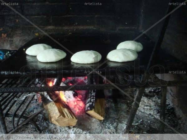 Arepas asadas Photojournalism and Documentary Color (Digital)