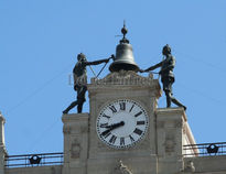 Cúpula con reloj