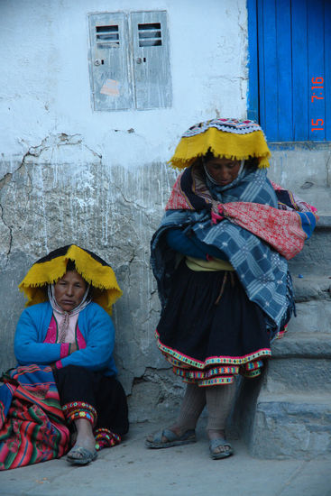 Mujeres del Pueblo de Paucartambo  ( CUSCO - PERU ) Arquitectura e interiorismo Blanco y Negro (Digital)