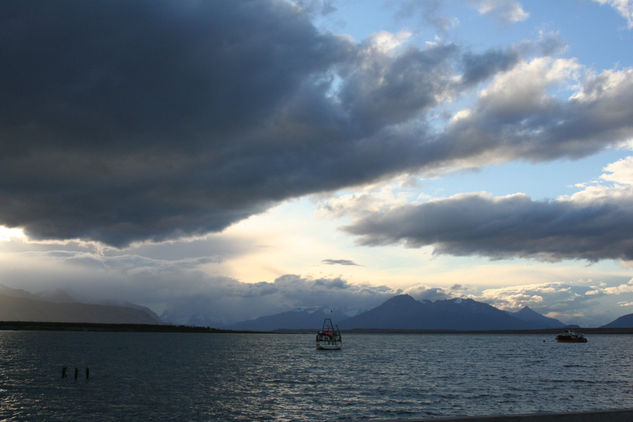 anochecer sobre el mar 