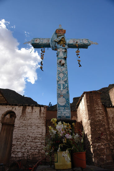 CRUZ VESTIDA ( Pueblo de Pisac ) 