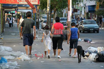 Caminando entre basura